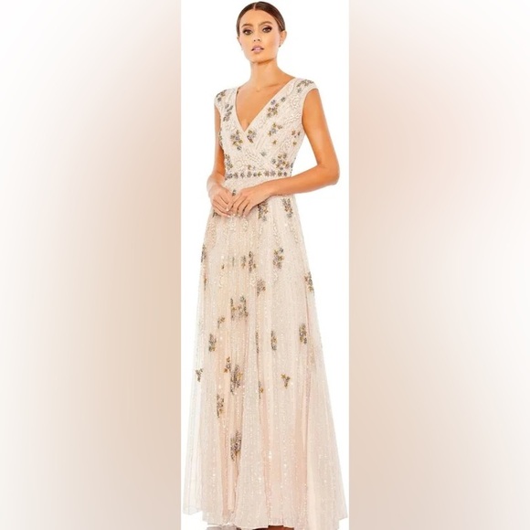 Mac Duggal 93575 Women’s Elegant Floral Embellished Evening Gown, size 8 - Picture 1 of 7